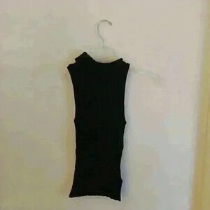 Wet seal woman's sleeveless ribbed black tunic